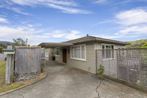 Photo of property in 92 Milton Terrace, Picton, 7220