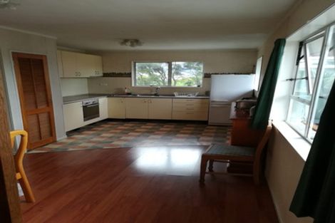 Photo of property in 70 Millbrook Road, Henderson, Auckland, 0612