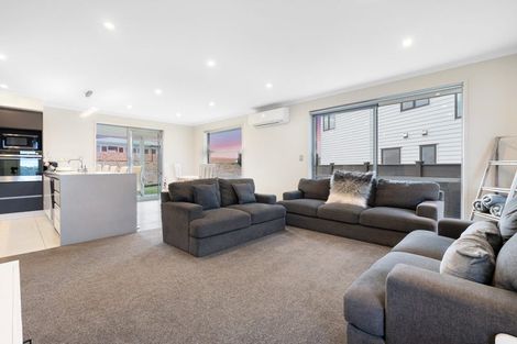 Photo of property in 28 Resolution Drive, Gulf Harbour, Whangaparaoa, 0930