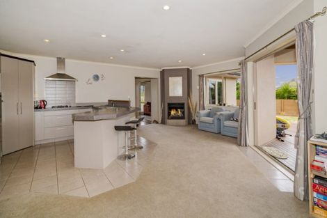 Photo of property in 9 Waitotara Way, Whitianga, 3510