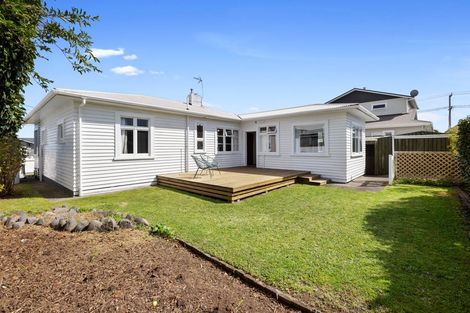 Photo of property in 33 Beach Street, Fitzroy, New Plymouth, 4312