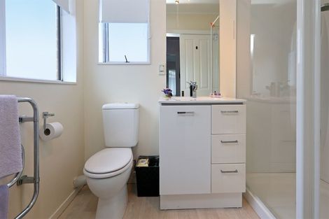 Photo of property in 2/100 Rhinevale Close, Henderson, Auckland, 0612