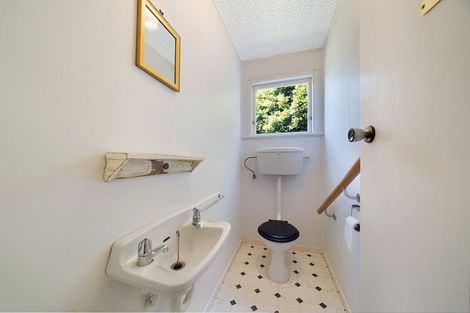 Photo of property in 1 Alwyn Avenue, Te Atatu South, Auckland, 0610