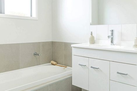 Photo of property in 60 Ballantyne Way, Aongatete, 3178