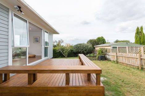 Photo of property in 2/10 Exmouth Road, Northcote, Auckland, 0627