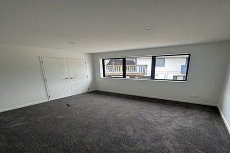 Photo of property in 8a Lynn Road, Bayview, Auckland, 0629