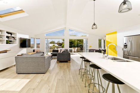 Photo of property in 8 Isobel Road, Greenhithe, Auckland, 0632