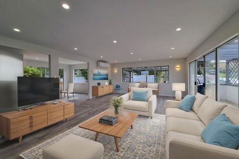 Photo of property in 216 Glamorgan Drive, Northcross, Auckland, 0630