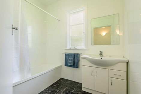 Photo of property in 4 Awatea Terrace, Hokowhitu, Palmerston North, 4410