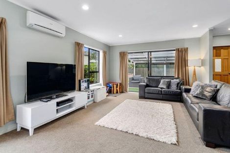 Photo of property in 23a Montrose Street, Point Chevalier, Auckland, 1022