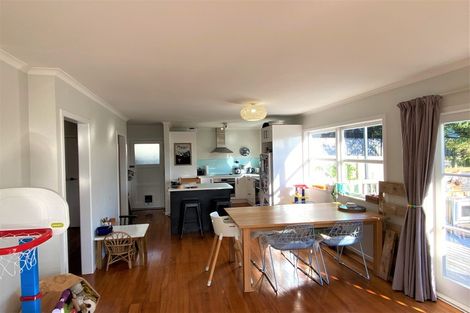 Photo of property in 8 Beswick Place, Birkdale, Auckland, 0626
