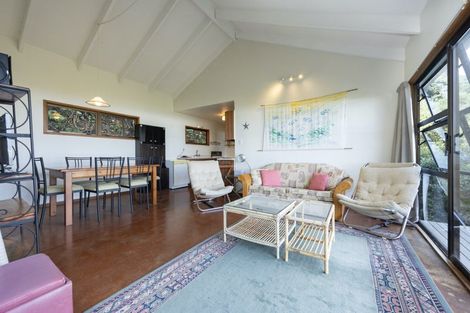 Photo of property in 107 North Piha Road, Piha, 0772