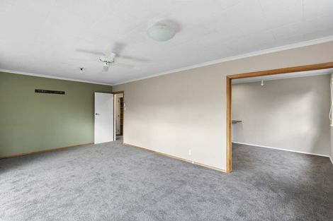 Photo of property in 35 Turville Crescent, Newlands, Wellington, 6037
