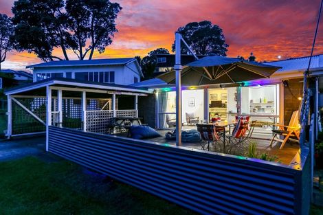 Photo of property in 30 Tasman Parade, Oakura, 4314