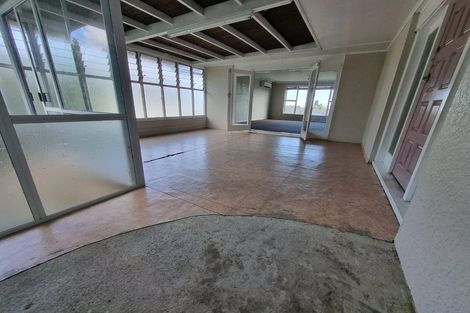 Photo of property in 2 Martin Place, Kelston, Auckland, 0602