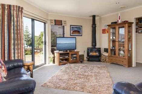 Photo of property in 3 Kinder Street, Acacia Bay, Taupo, 3330