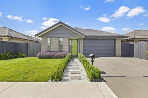 Photo of property in 28 Shillingford Boulevard, Rolleston, 7615