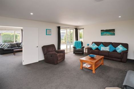 Photo of property in 17 Riverside Way, Amberley, 7410
