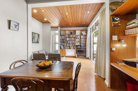 Photo of property in 10 Wesley Road, Kelburn, Wellington, 6012