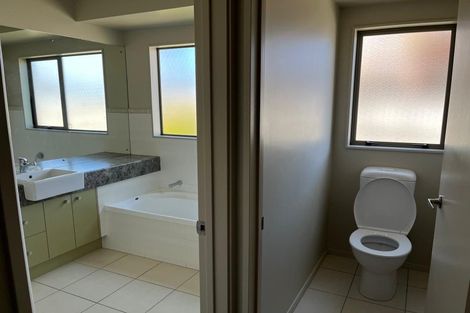 Photo of property in 18 Bellshill Close, Wattle Downs, Auckland, 2103