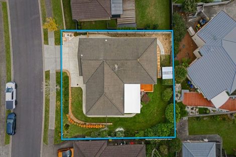 Photo of property in 8 Toledo Avenue, Henderson, Auckland, 0612