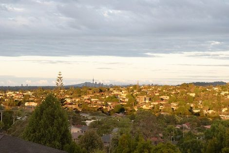 Photo of property in 2/15b Nandana Drive, Glen Eden, Auckland, 0602