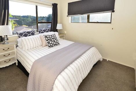 Photo of property in 2/123 Lynn Road, Bayview, Auckland, 0629