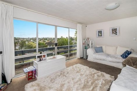 Photo of property in 12 William Souter Street, Forrest Hill, Auckland, 0620