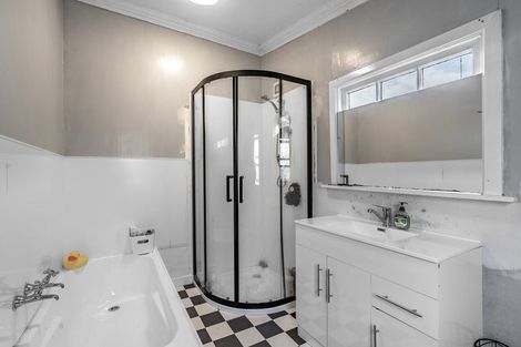 Photo of property in 1 Ann Street, Bluff, 9814