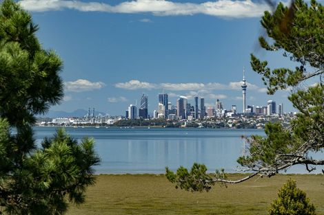 Photo of property in 199 West Harbour Drive, West Harbour, Auckland, 0618