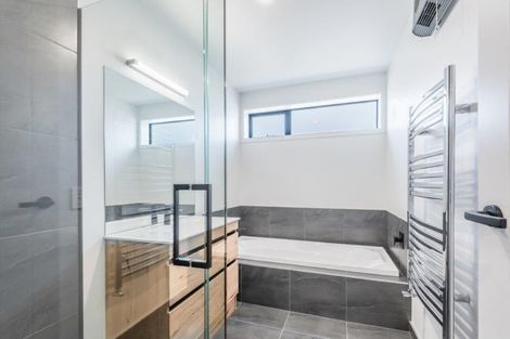 Photo of property in 1 Kapuka Lane, Wanaka, 9305