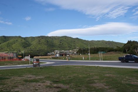 Photo of property in 9 Pihoihoi Close, Waikanae, 5036