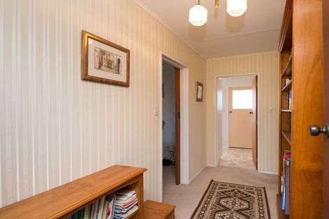 Photo of property in 43 Meadowbrook Drive, Cloverlea, Palmerston North, 4412