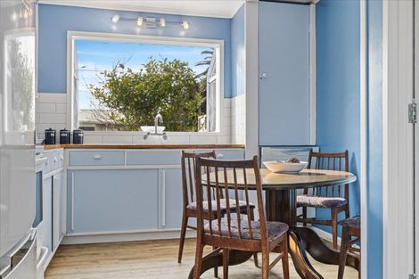 Photo of property in 12 Takarei Terrace, Mokau, 4376