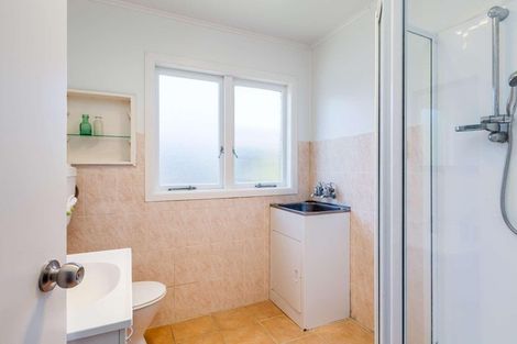 Photo of property in 2/18 Fowler Street, Northcote, Auckland, 0627