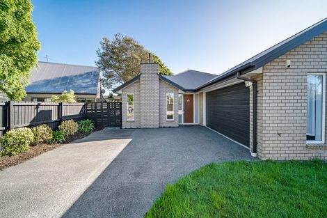 Photo of property in 64 Englefield Road, Northwood, Christchurch, 8051