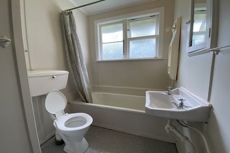 Photo of property in 90-92 Strand Crescent, Naenae, Lower Hutt, 5011