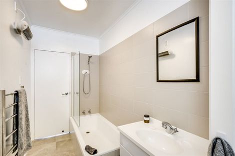 Photo of property in 6 Cameron Road, Bluff Hill, Napier, 4110