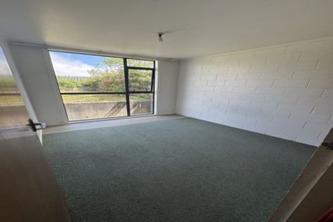 Photo of property in 25b Warrington Grove, Newlands, Wellington, 6037