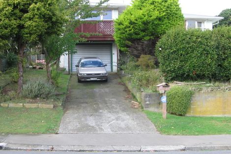 Photo of property in 16 Lynda Avenue, Paparangi, Wellington, 6037
