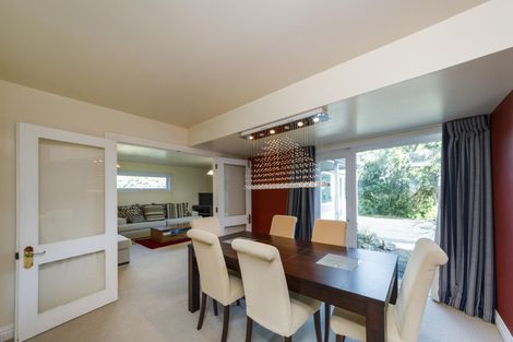 Photo of property in 27 Springdale Grove, Fitzherbert, Palmerston North, 4410