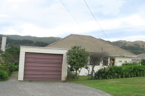Photo of property in 19 Handyside Street, Tawa, Wellington, 5028