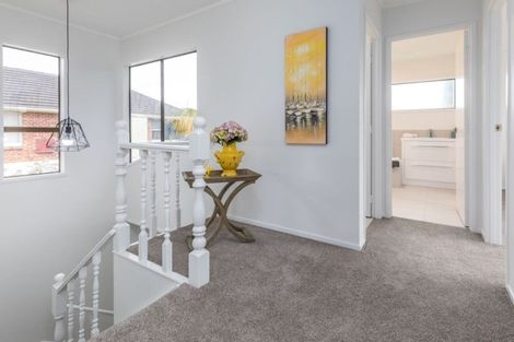 Photo of property in 2/283 Glenfield Road, Glenfield, Auckland, 0629