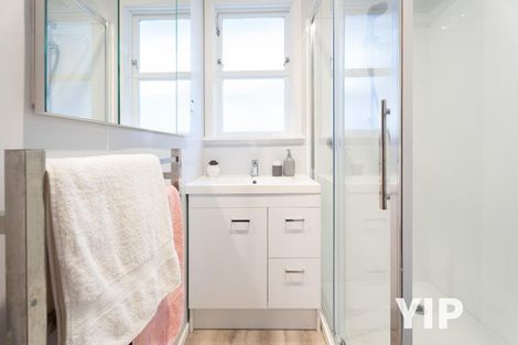 Photo of property in 43 Catherine Crescent, Paparangi, Wellington, 6037