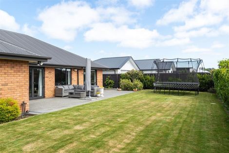 Photo of property in 17 Gosling Crescent, Halswell, Christchurch, 8025