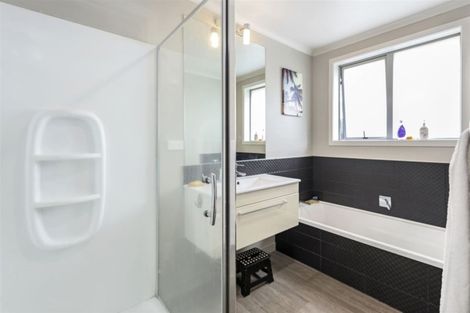 Photo of property in 64 Butterworth Crescent, Papamoa Beach, Papamoa, 3118