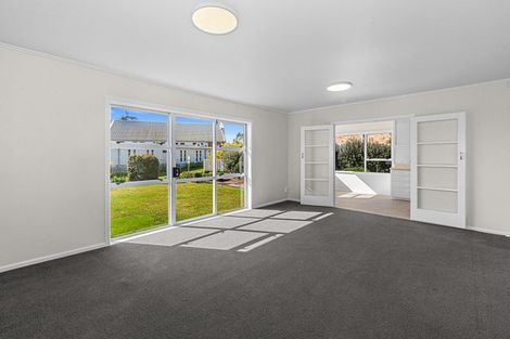 Photo of property in 27 View Road, Henderson, Auckland, 0612