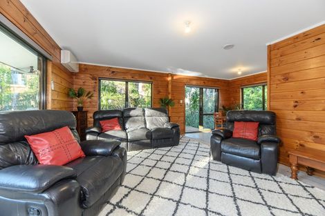Photo of property in 42 Atkinson Road, Titirangi, Auckland, 0604