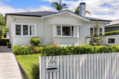 Photo of property in 24 Riro Street, Point Chevalier, Auckland, 1022