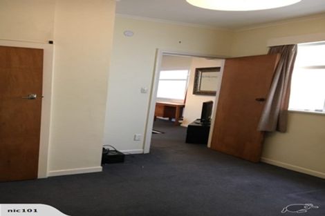 Photo of property in 82 Oriental Parade, Oriental Bay, Wellington, 6011